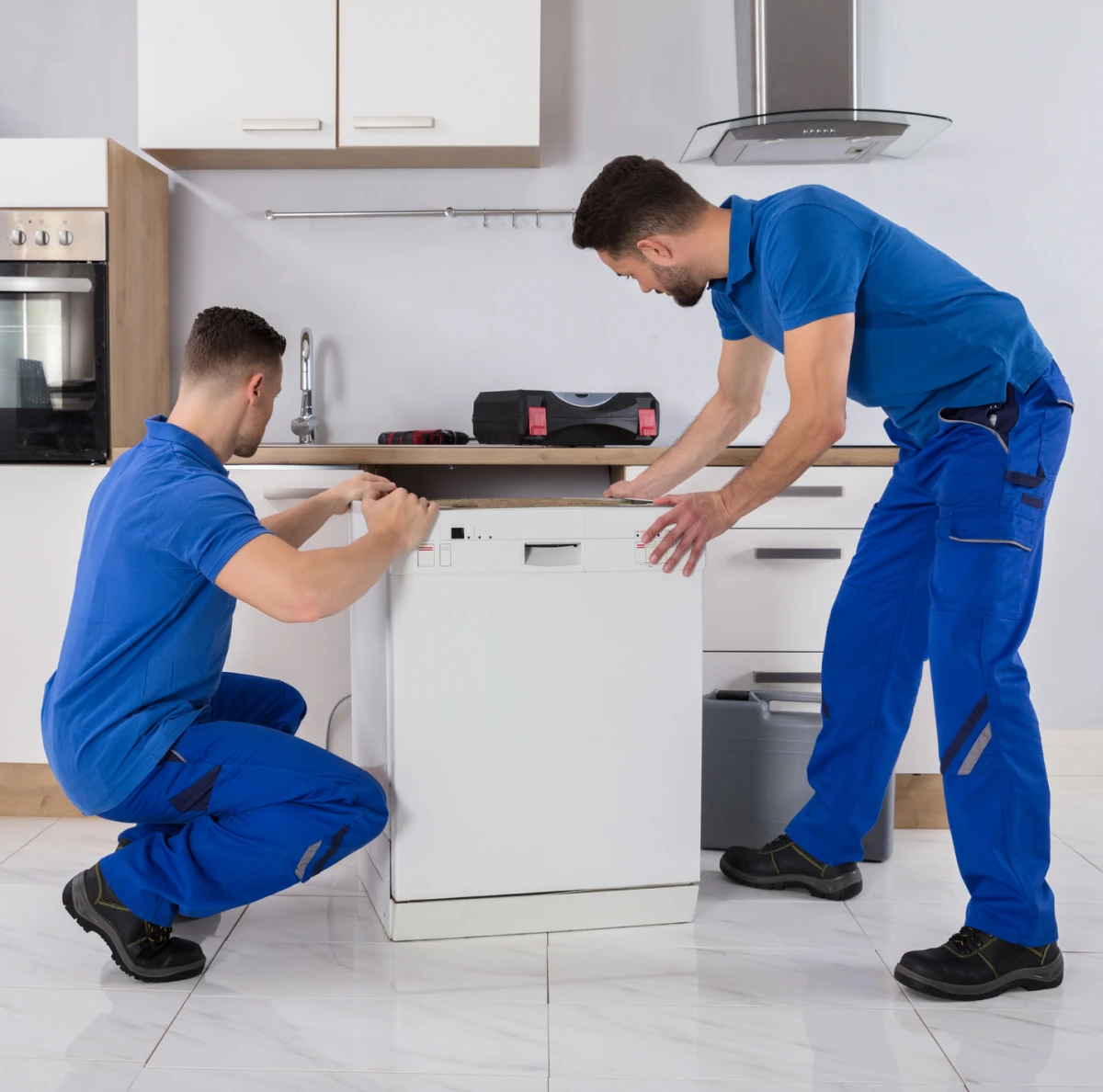 Movers helping in organizing client belongings as preparation.