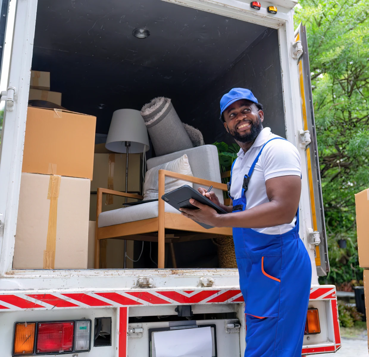 A worker from a moving company Minneapolis residents trust.