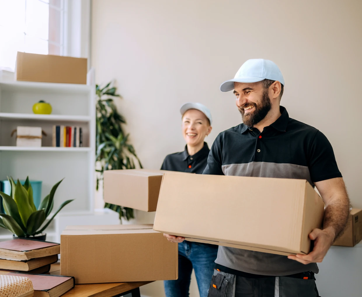 Professional movers assisting the move in St. Paul, MN.