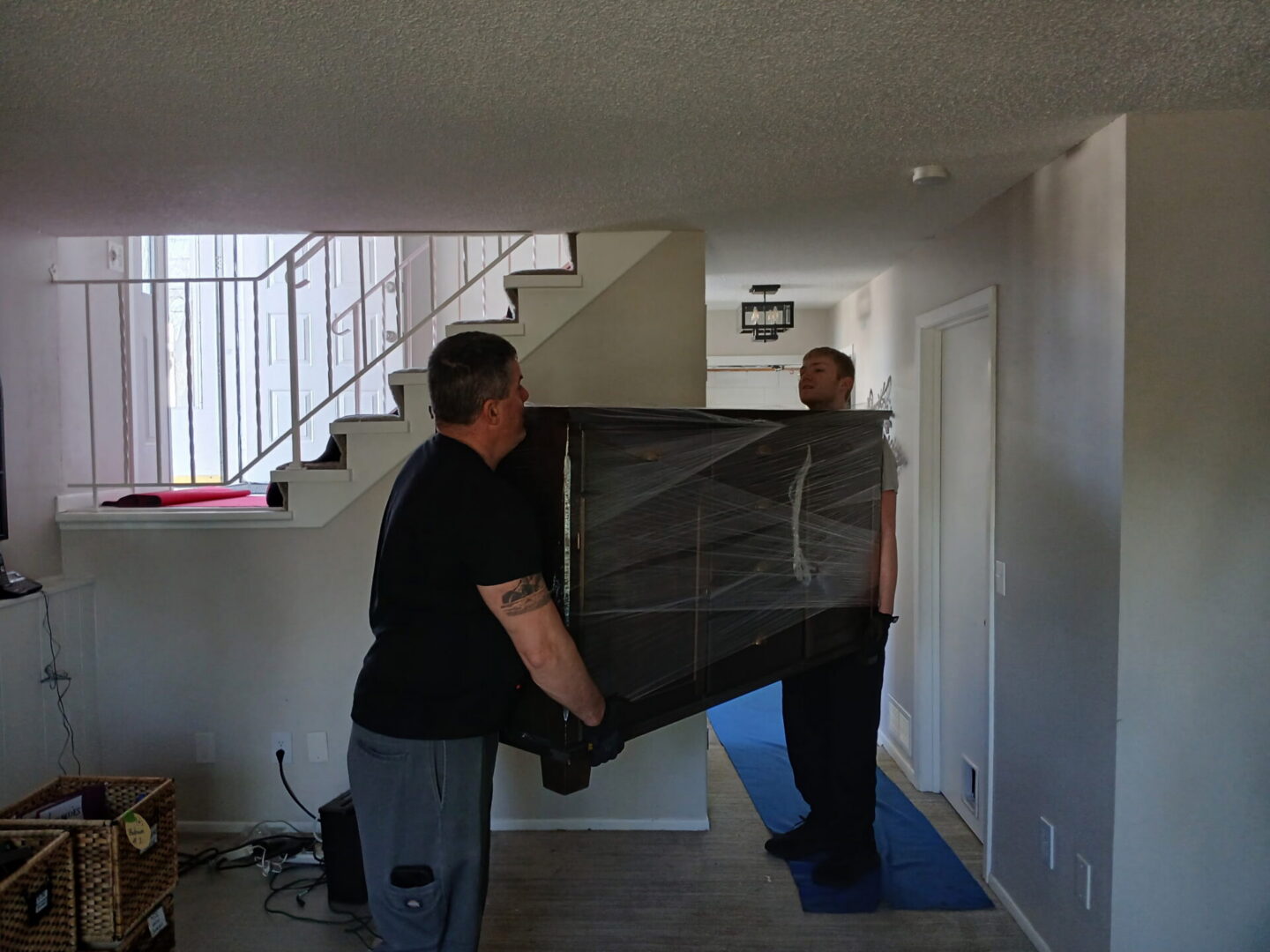 A worker from a moving company Minneapolis residents trust.
